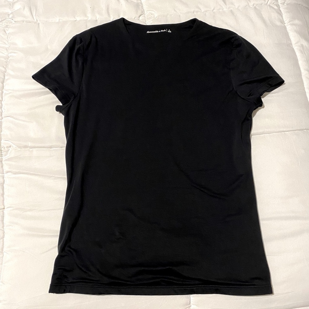 Soft Matte Seamless Tuckable Baby Tee in Black